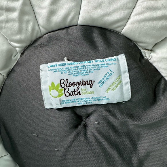 Blooming baby bath cushion! Gray and white flower. Good condition! - Picture 2 of 2